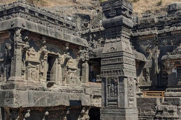 ellora1